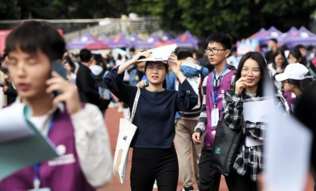 2022年上海为留人才放大招，应届毕业生“落户”有望？